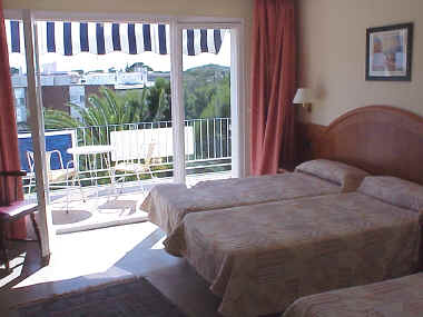 Hotel Arcadia bedroom