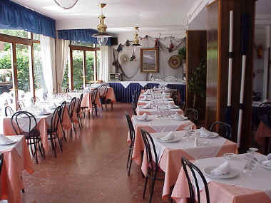 Hotel Arcadia dining room